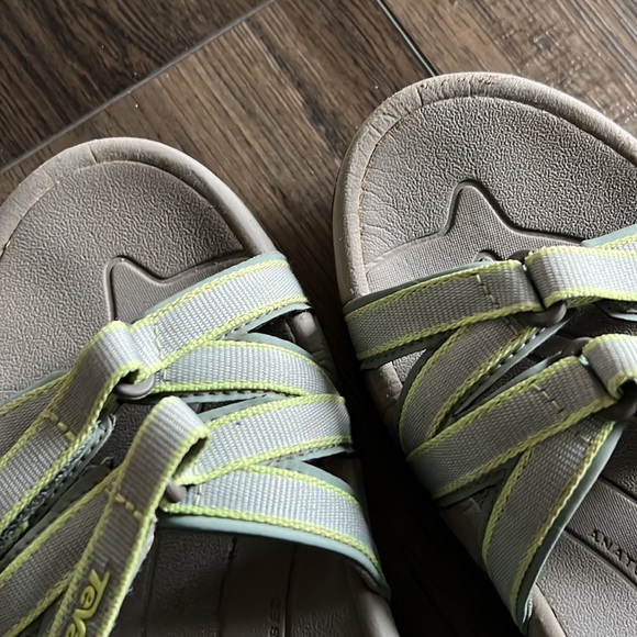 Teva sandals. Style 4266. EUC - Picture 4 of 9